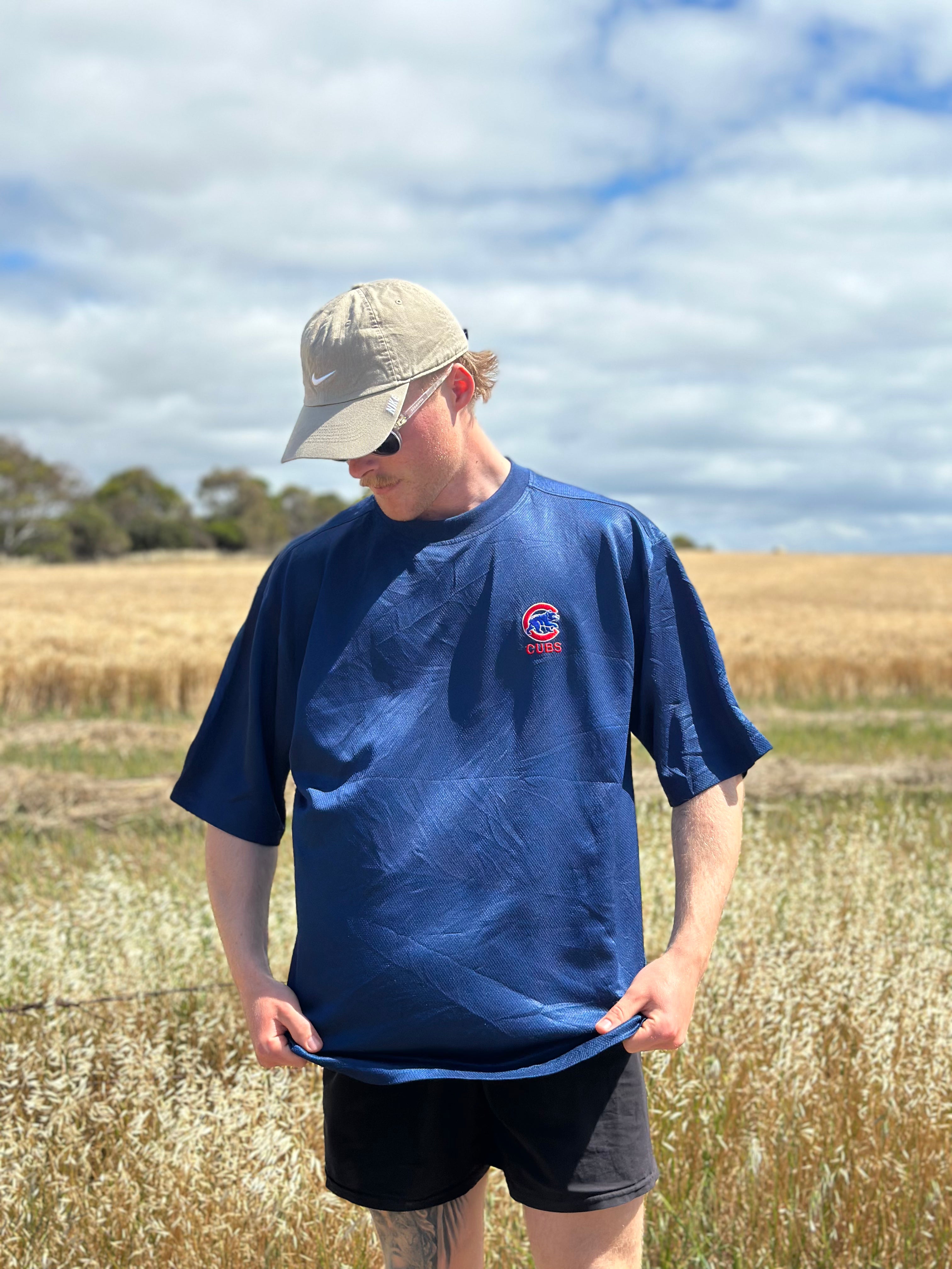 Vintage 90's Chicago Cubs Mesh Embroidered Tee (XL)
