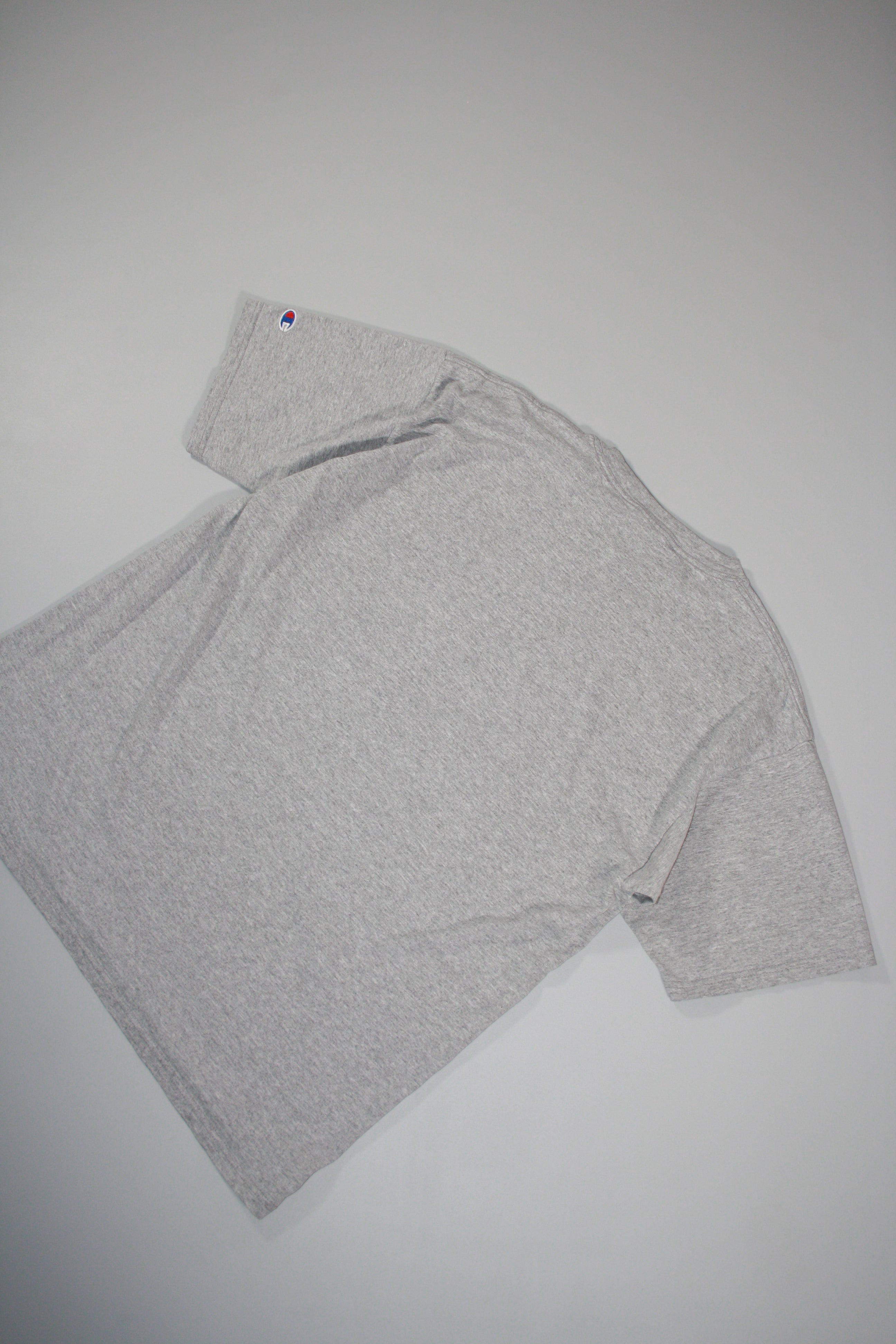 Vintage NCAA Mens Div 1 Basketball '2004' Printed Tee (XL)