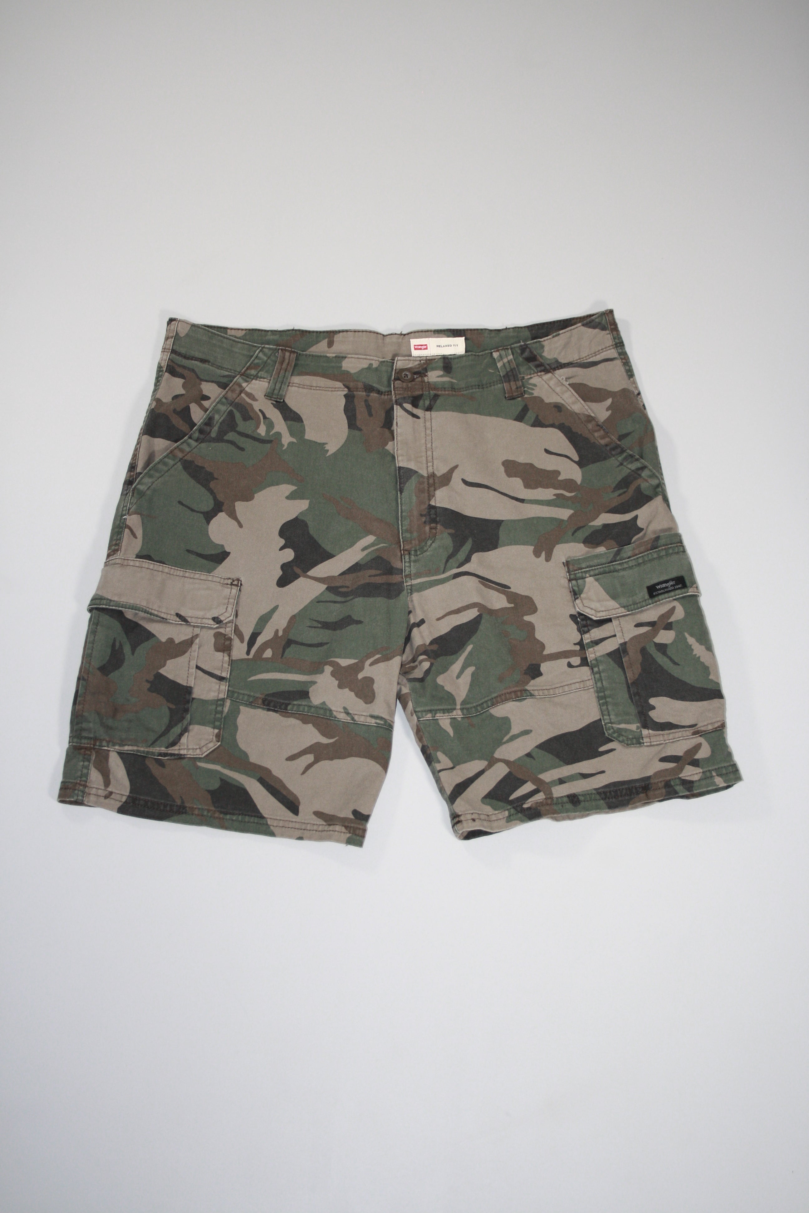 Vintage Wrangler Camo Shorts, Relaxed Fit (38)
