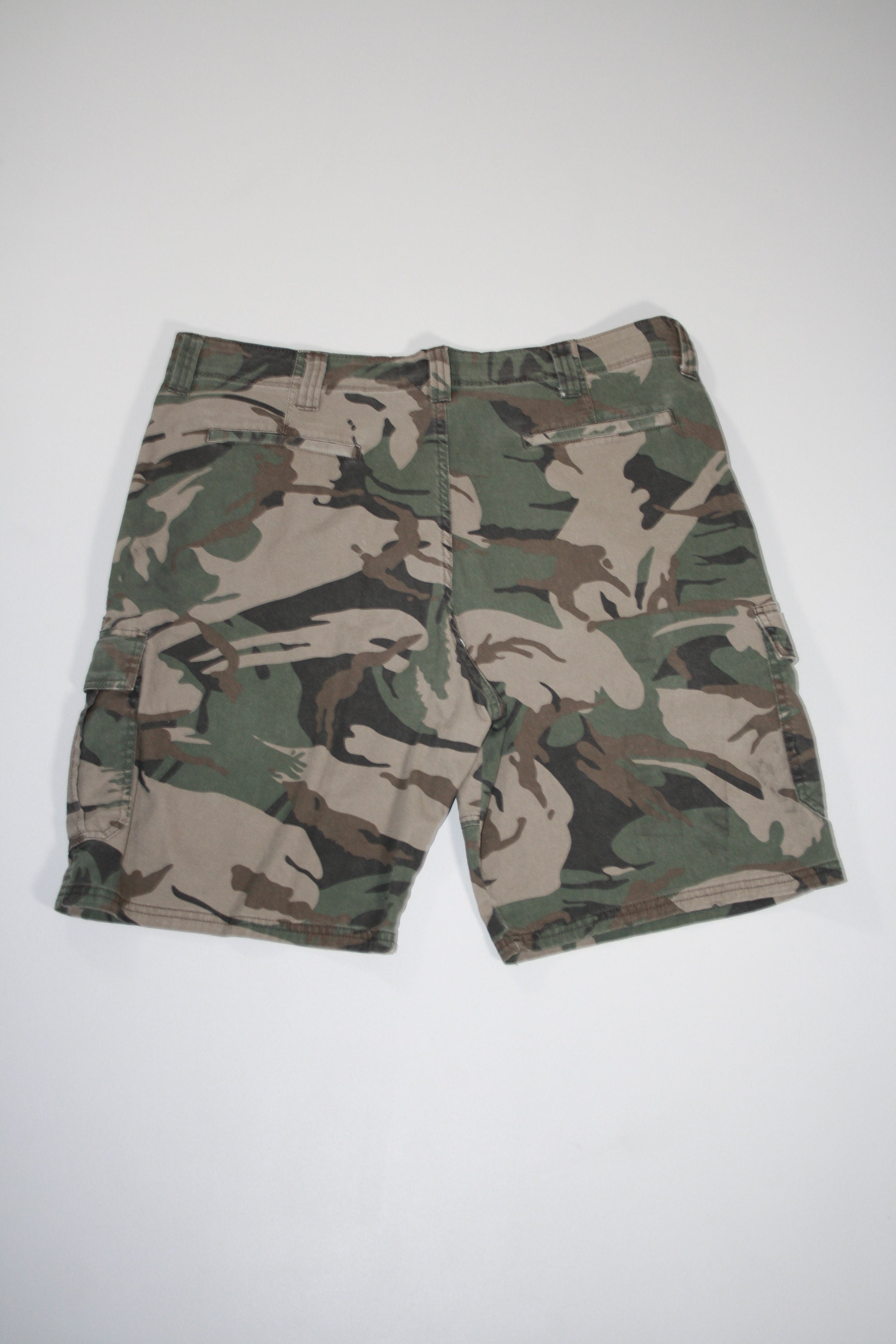 Vintage Wrangler Camo Shorts, Relaxed Fit (38)